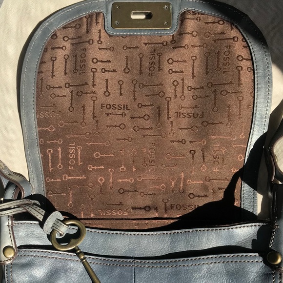 Vintage Re-Issue Flap Crossbody - Picture 5 of 9